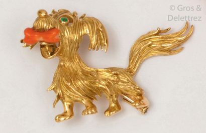 null Brooch " Chien " in chiselled yellow gold holding a coral bone in the mouth,...