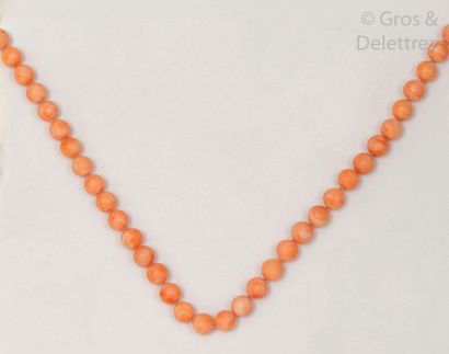 null Coral pearl necklace, yellow gold clasp. Longueur : 45.5cm. P. Brut : 67.8g...