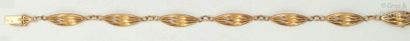 Articulated yellow gold bracelet with spindle...