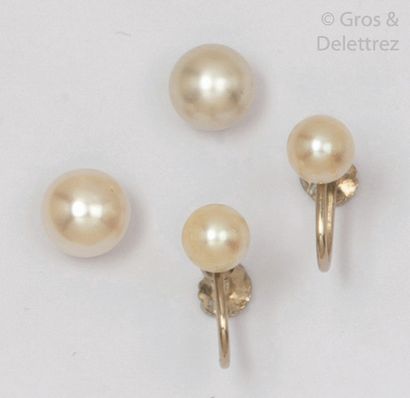 null Set of two pairs of earrings decorated with cultured pearls, one with stem the...