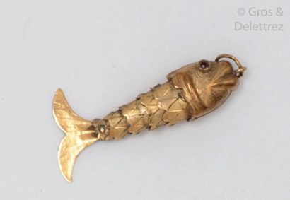 null Lot de deux pendentifs en or jaune composé d’un poisson articulé en or jaune...