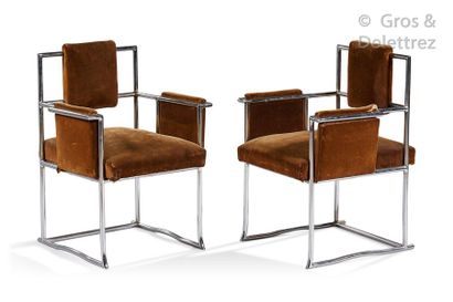 TRAVAIL MODERNISTE Paire de fauteuils modernistes à structure tubulaires en acier chromé

Garniture...