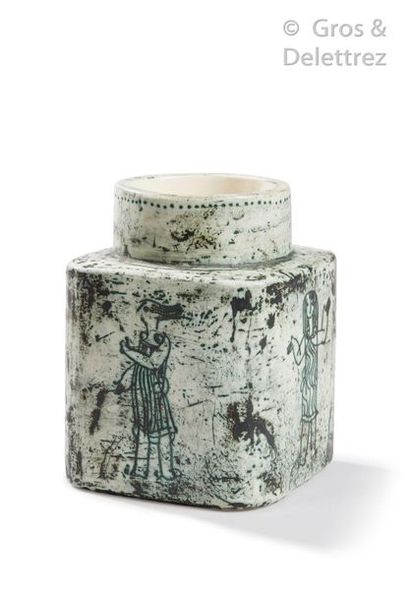 Jacques BLIN (1920-1995) Vase en céramique émaillée noir et vert d’eau à décor incisé...
