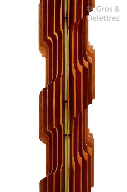 SIMEON COLIN (XXe) Grand lampadaire modèle «Spirale» composé d’une structure d’ailettes...