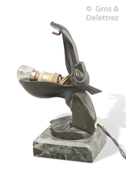 Max Le Verrier (1881-1973) Sculpture montée en lampe en bronze patiné. Signée.

H?:...