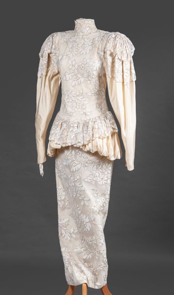 Norma KAMALI Robe de mariée en tulle ivoire ornée en application d'un motif floral,...