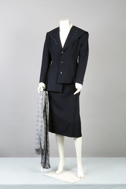 YAMAMOTO pour la Nuit, circa 1989-1990 Tailleur en toile de laine noire, veste à...