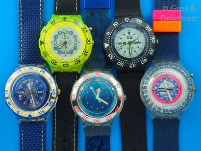 SWATCH SWATCH, lot de 5 montres de plongée comprenant les modèles suivants :

-Sailor...
