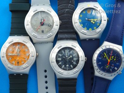 SWATCH SWATCH, lot de 5 montres comprenant les modèles suivants :

-Toutatis (Orange)...