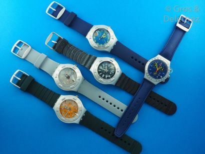 SWATCH SWATCH, lot de 5 montres comprenant les modèles suivants :

-Toutatis (Orange)...