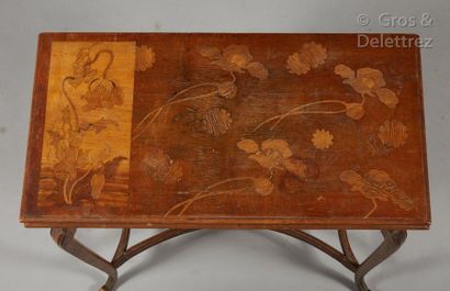 null EMILE GALLE (1846-1904)

Table à jeu en hêtre à plateau rectangulaire dépliant...