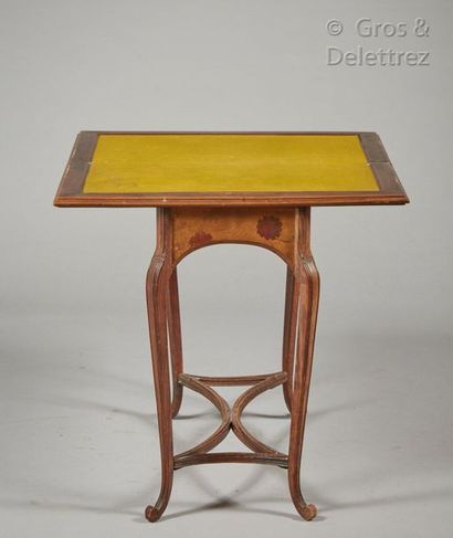 null EMILE GALLE (1846-1904)

Table à jeu en hêtre à plateau rectangulaire dépliant...