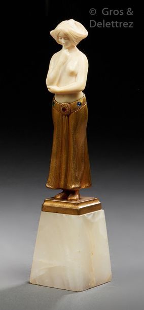 null A BRANDEL (XIX-XXème)

« Femme pensive »

Sculpture chryséléphantine en bronze

doré...