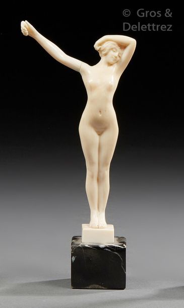 null Louis SOSSON (actif c.1905-1930)

“femme bras levés”

Sculpture en ivoire

Base...