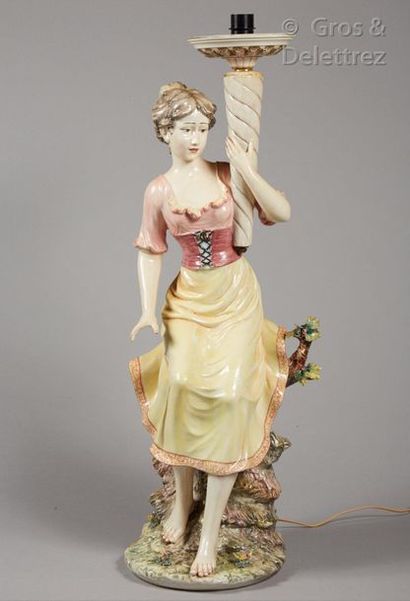 null CAPODIMONTE

Sculpture en faïence émaillée polychrome figurant une femme

H...