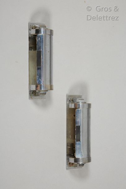 null SABINO PARIS

Paire d’appliques modernistes en métal nickelé

H : 7 cm l : 19...