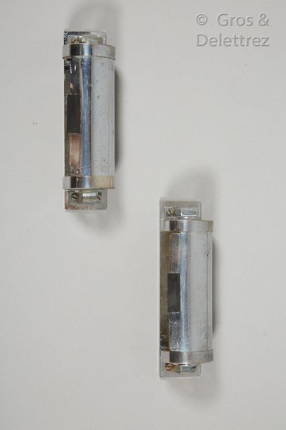 null SABINO PARIS

Paire d’appliques modernistes en métal nickelé

H : 7 cm l : 19...