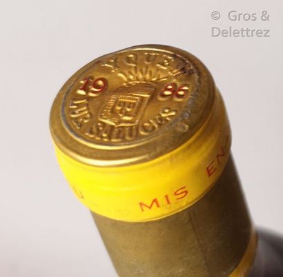 CHÂTEAU D’YQUEM 1er cru supérieur Sauternes 1986 1 bouteille Étiquettes légèrement...