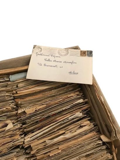FANS DE LA CALLAS Corbeille en osier contenant 700 lettres, télégrammes et cartes...