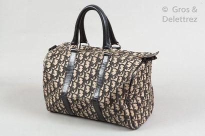 CHRISTIAN DIOR Lot de trois sacs boston en toile Dior oblique noire, écrue et cuir...