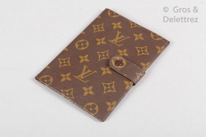 LOUIS VUITTON Porte-agenda en toile Monogram, fermeture pression sur languette. Bon...