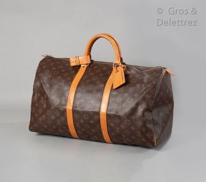 LOUIS VUITTON Sac "Keepall" 50cm en toile Monogram et cuir naturel, fermeture éclair...