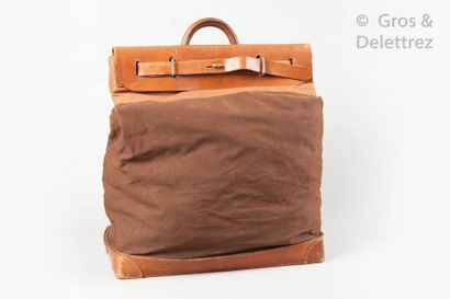 LOUIS VUITTON Steamer bag 55cm en toile marron et cuir naturel, fermeture patte de...