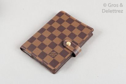 LOUIS VUITTON "Porte-agenda fonctionnel PM" en toile damier ébène, fermeture languette...