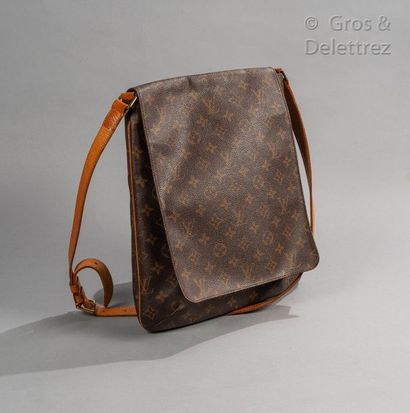 LOUIS VUITTON Bag "Musette" 33cm in Monogram canvas and natural leather, flap closure,...
