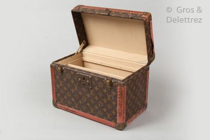 Louis VUITTON Serrure n°134694


"Medicine box" in Monogram canvas, lozined edges,...