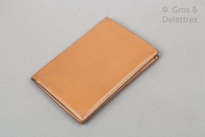 HERMÈS Paris made in France Portefeuille, porte cartes en cuir grené beige à surpiqûres...