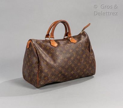 LOUIS VUITTON Bag "Speedy" 35cm in Monogram canvas and natural leather, zip closure,...