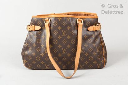 LOUIS VUITTON Année 2009	


Sac "Batignolles" 37cm en toile Monogram et cuir naturel,...