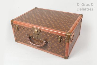 Louis VUITTON Avenue Marceau Serrure n°113976	


Valise "Super Président" en toile...