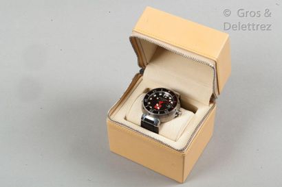 LOUIS VUITTON N°SY4856-Q103A


Tambour Diving XL" watch in steel, metallic dial 40mm,...