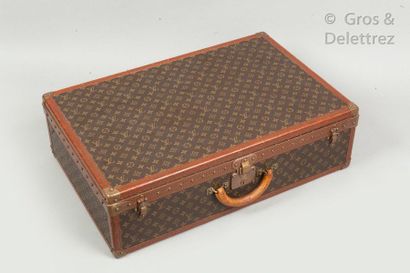 Louis VUITTON Avenue Marceau Serrure n°1215494	


Valise "Bisten" en toile Monogram,...