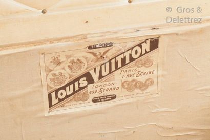 Louis VUITTON Champs Elysées N°551699, Serrure A	


Malle automobile en Vuittonite...