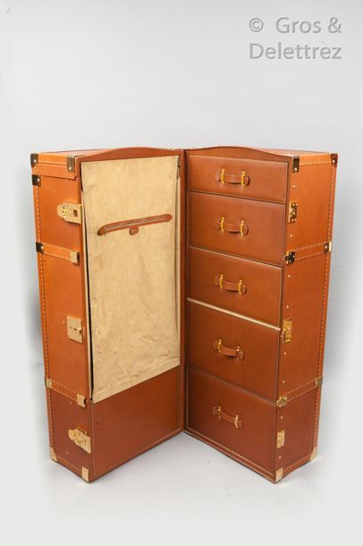 GUCCI Rare gold leather wardrobe, corners, gilded metal fasteners, interior compartmentalized...