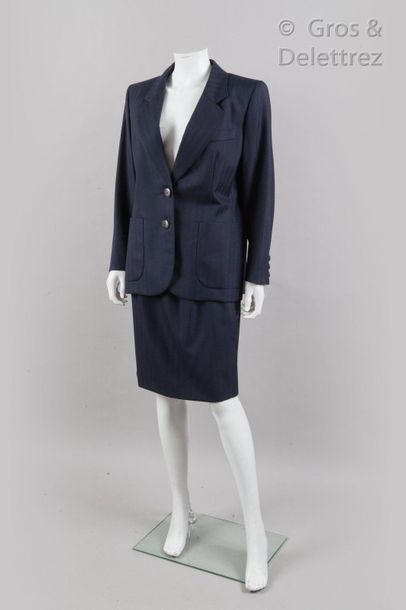 YVES SAINT LAURENT haute couture N°070987 Tailleur en laine bleu marine, à motif...
