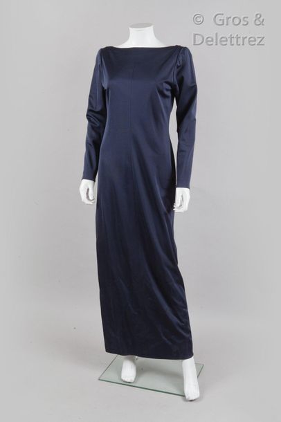 YVES SAINT LAURENT haute couture N°073621 Robe longue du soir en soie bleu nuit,...