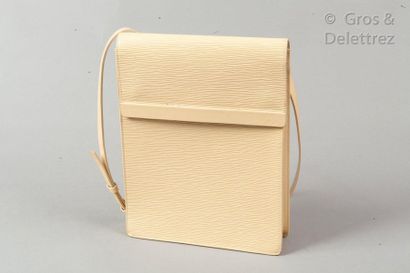 LOUIS VUITTON Ramatuelle" bag 22cm in vanilla leather, magnetic snap closure on flap,...