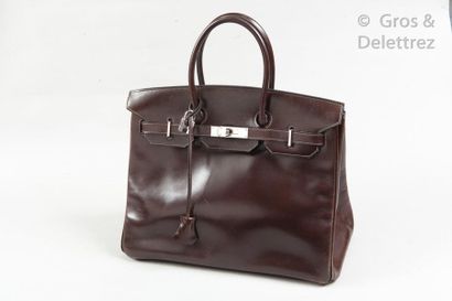 HERMÈS Paris made in France Année 2004	


Sac "Birkin" 35cm en box café, attaches...