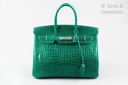 HERMÈS Paris made in France Year 2012 "Birkin" bag 35cm in emerald green Crocodylus...