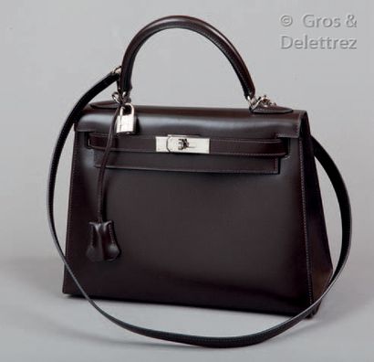 HERMÈS Paris made in France Year 2006


Kelly Sellier" bag 29cm in chocolate Tadelakt...