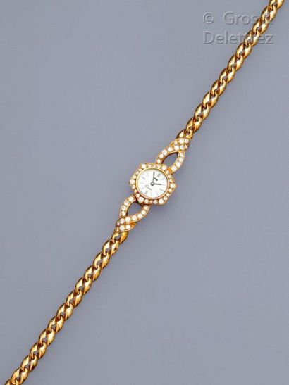 MAUBOUSSIN Bracelet montre de dame en or jaune, boitier hexagonal serti de diamants...