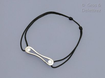 WASKOLL "Infinity" - Bracelet en or gris noirci à décor du signe de l'infini serti...