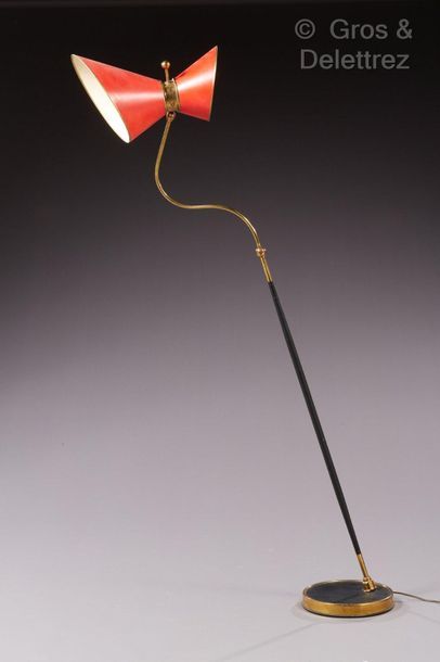 Travail des années 60 Floor lamp in brass and black lacquered metal, red diabolo...