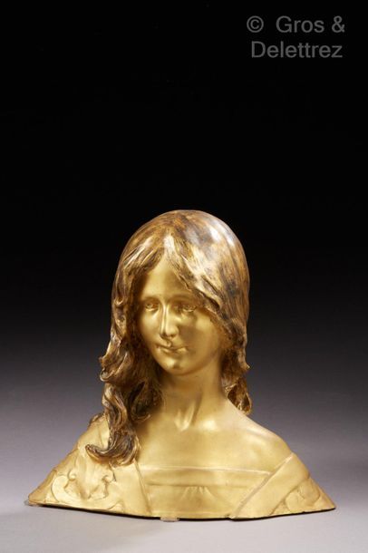Léon Noel DELAGRANGE (1872-1910) Buste de jeune femme. 
Epreuve en bronze à patine...