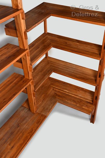 Pierre CHAPO (1927-1986) Set of elm bookcase shelves.

H: 267 cm