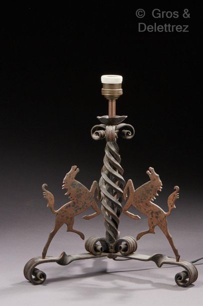 TRAVAIL 1920-1940 Wrought-iron lamp with a twisted shaft decorated with stylised...